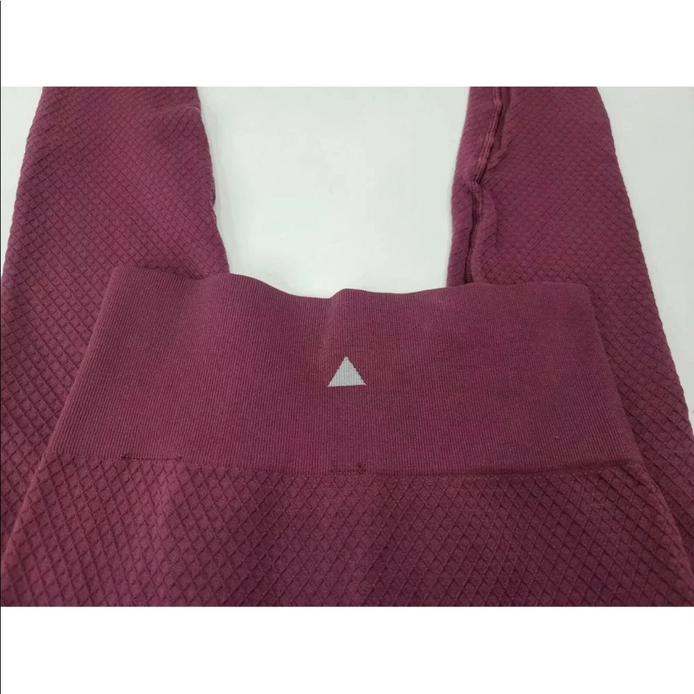 Balance Athletica Seamless Legging Amethyst Quartz Maroon Diamond Textur… - Picture 3 of 12